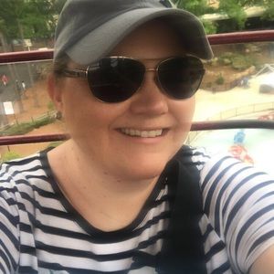 Meet your Posher, Holly